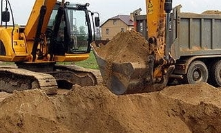 Выкопать яму экскаватором в Кизляре от 916 руб. - 2Землекопа-Кзр
