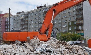 Вывоз строительного мусора с участка в Кизляре недорого от 1526 руб. | 2Землекопа-Кзр